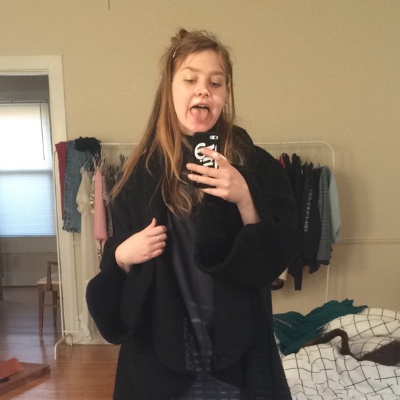 Meet your Posher, Chuck - Picture 3 of 5